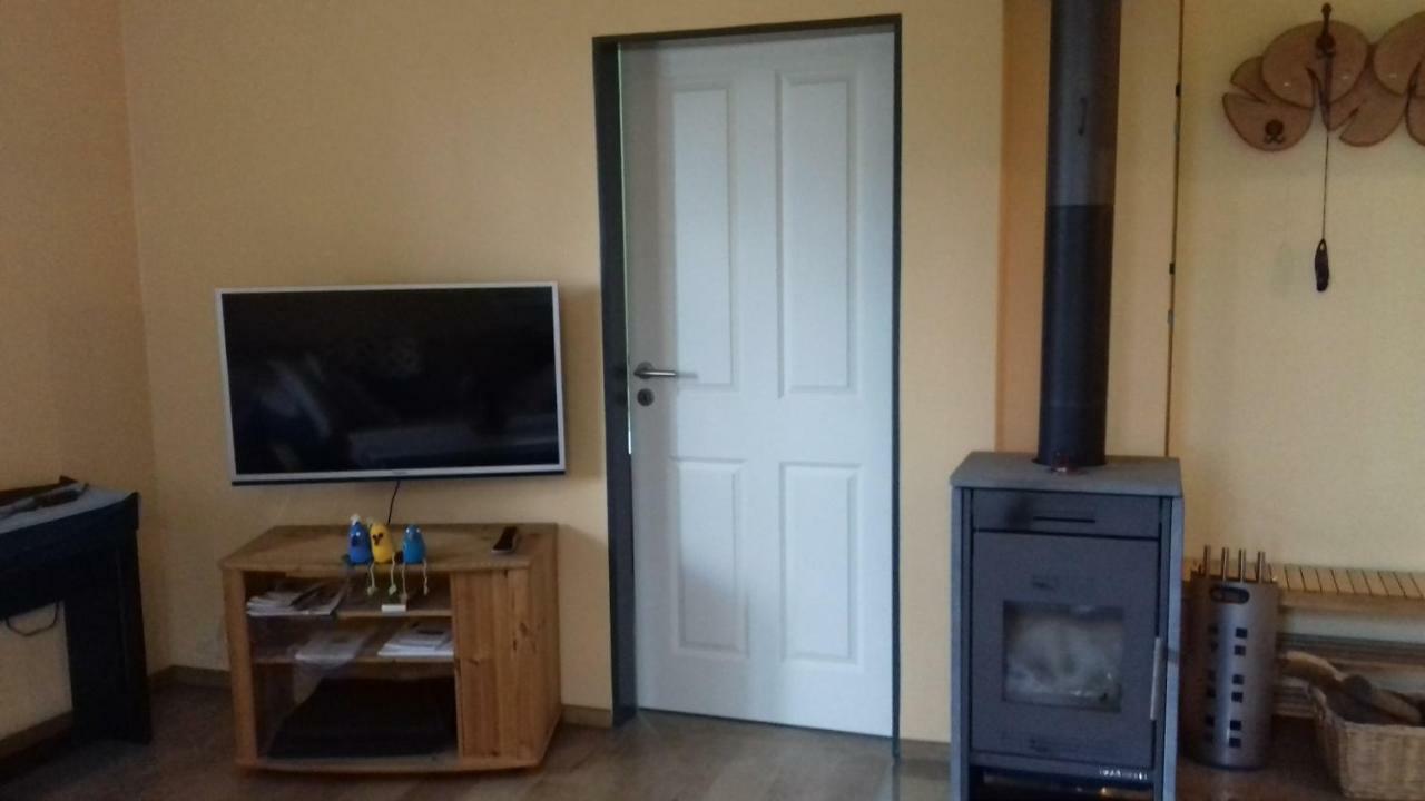 Fewo 2 Ferienwohnung Waren Mueritz - Haus Buchen Am Tiefwarensee - 2 Zi Buitenkant foto